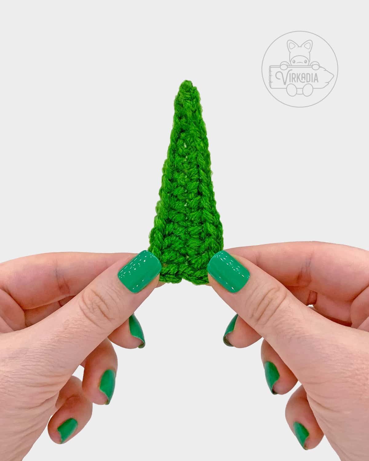 free plant amigurumi pattern tutorial demonstration of how the long leaf should look