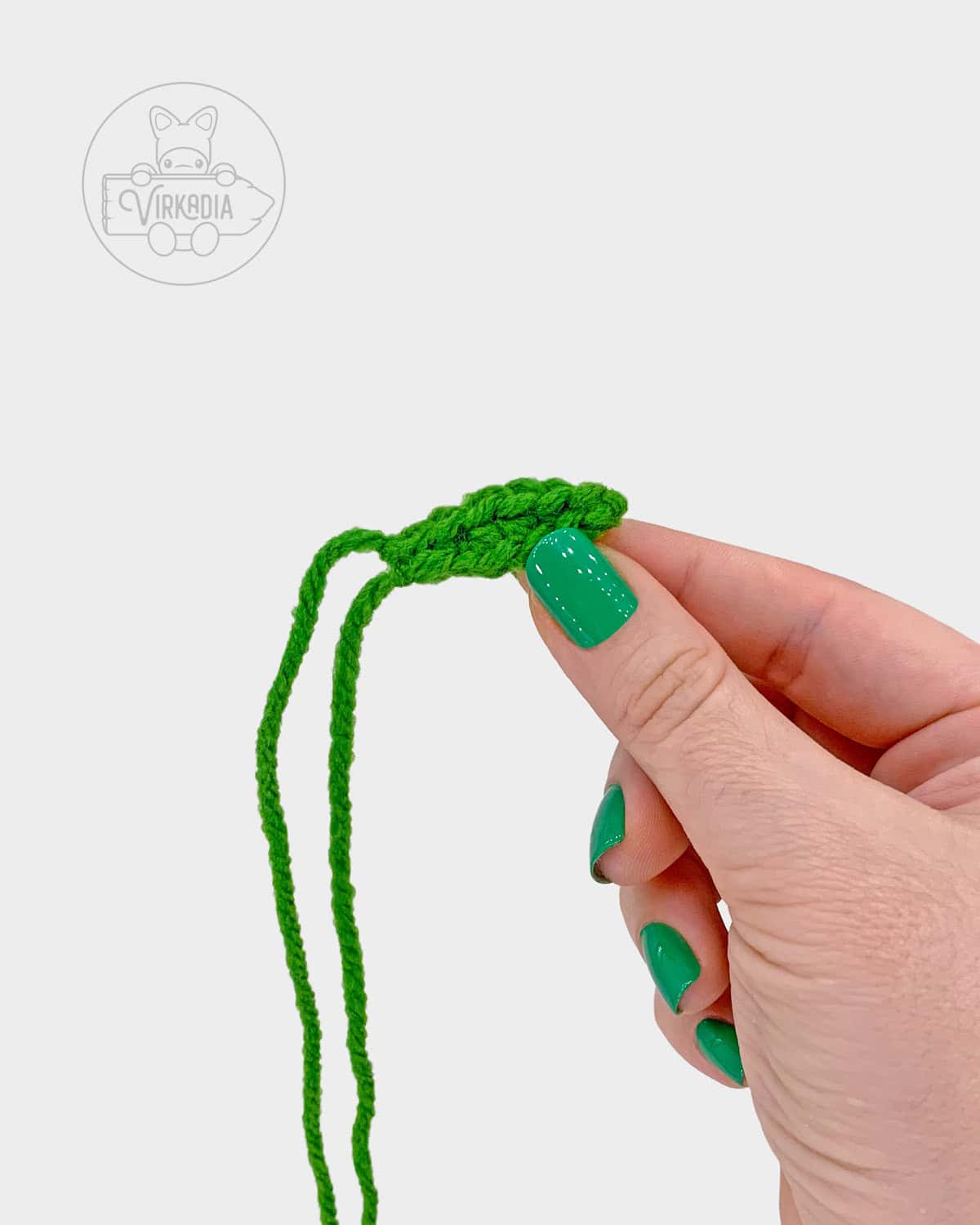 free plant amigurumi pattern tutorial demonstration of how the short leaf should look