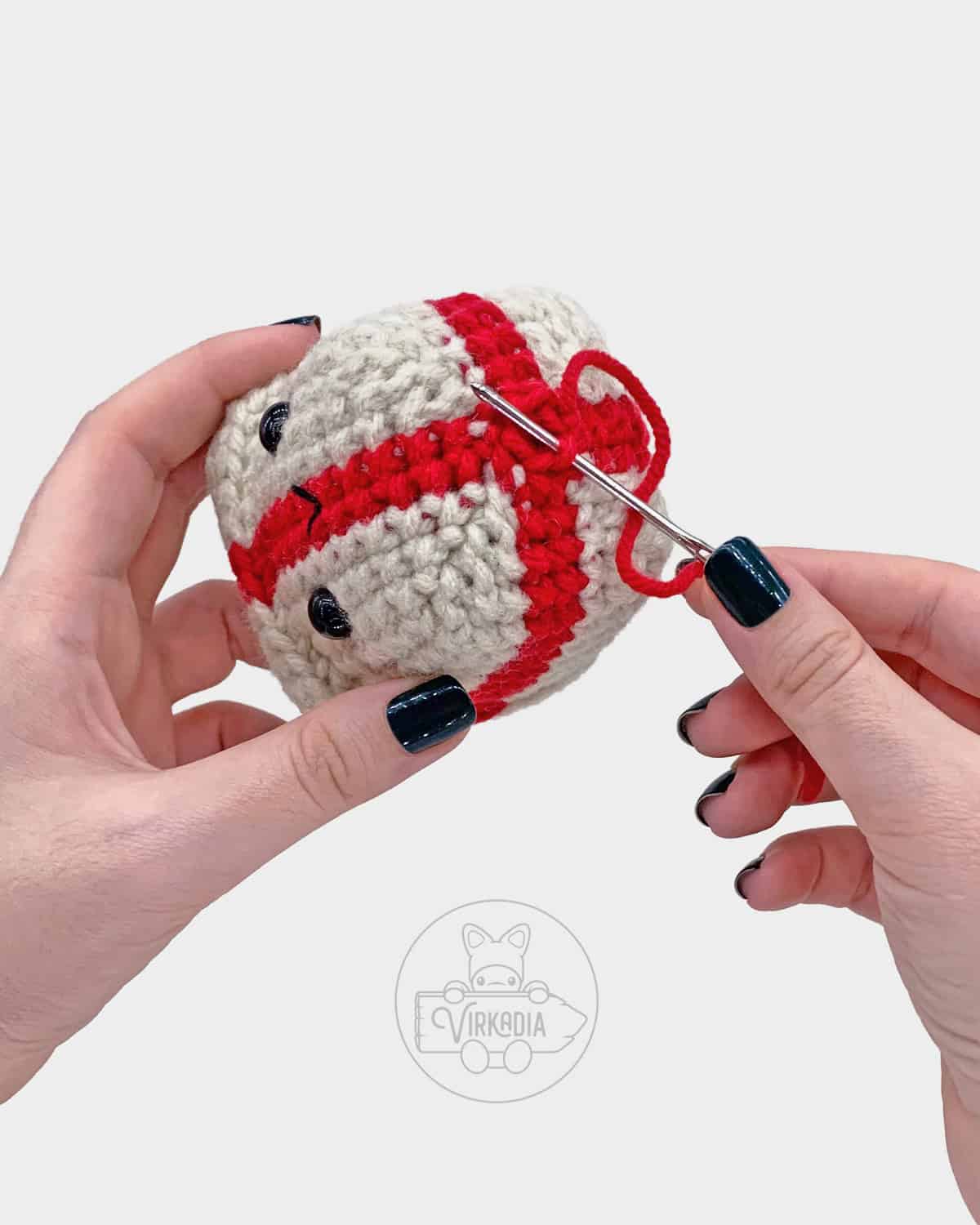 free crochet gift box amigurumi pattern tutorial of how to sew the present closed