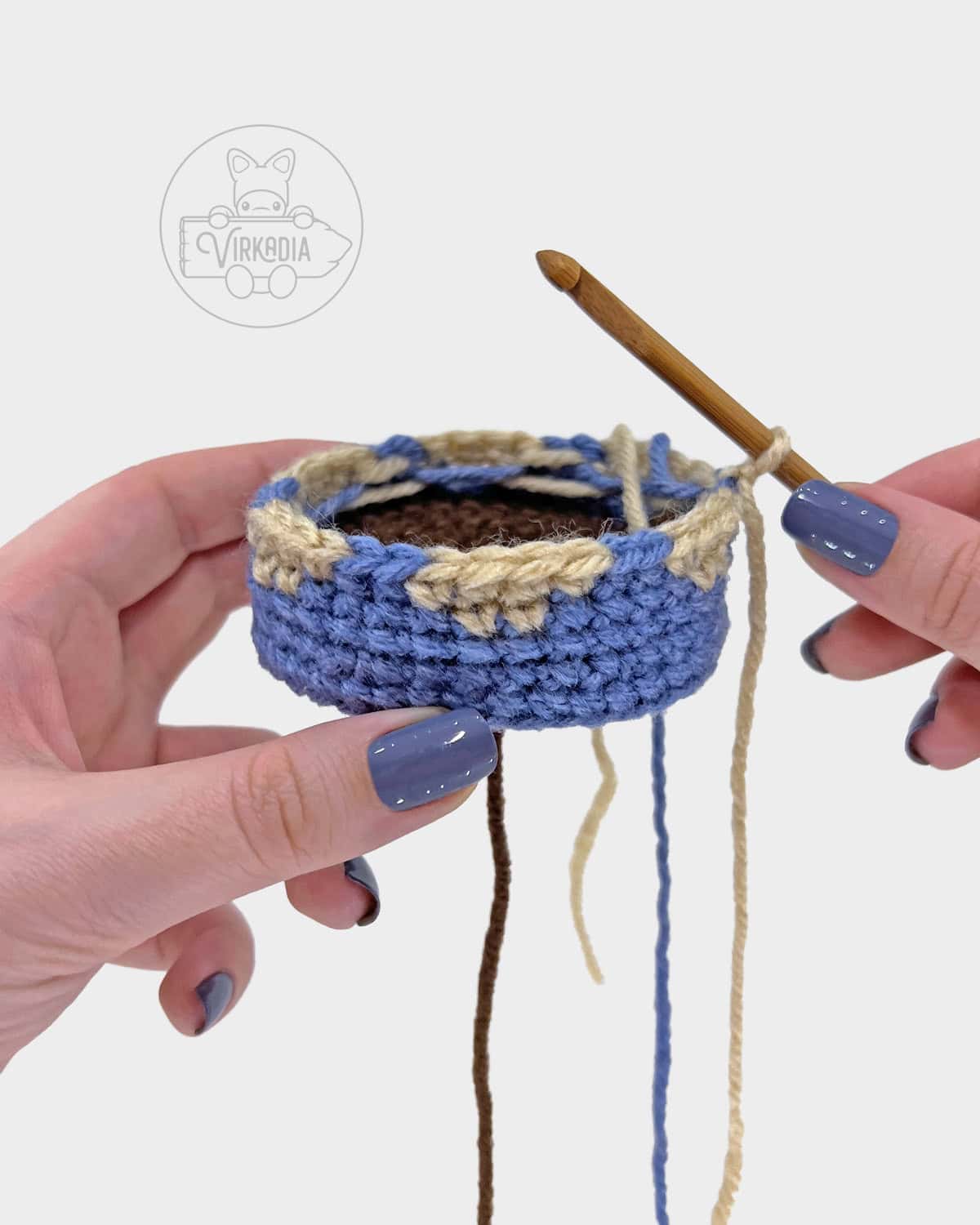 free plant amigurumi pattern tutorial of how the color changes should look