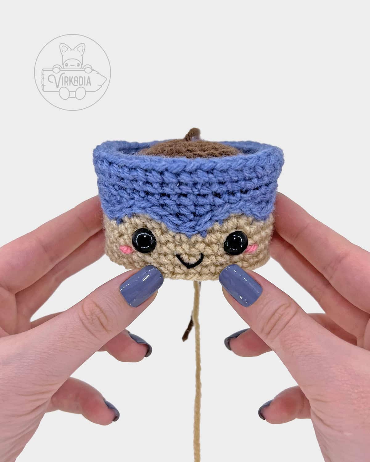 free crochet drip glaze pot amigurumi pattern tutorial of how the face should look