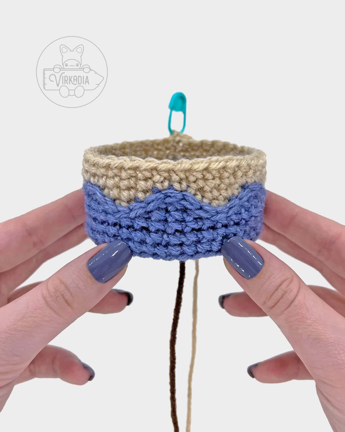 free plant amigurumi pattern tutorial of how the finished slip stitch border should look