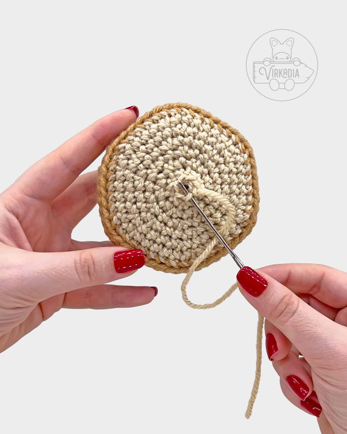 free crochet hamburger amigurumi pattern tutorial of how to sew the bun closed