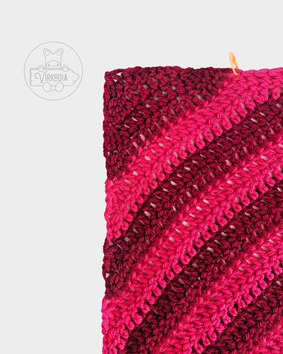 free crochet tutorial of how to fill in the left and right cutouts