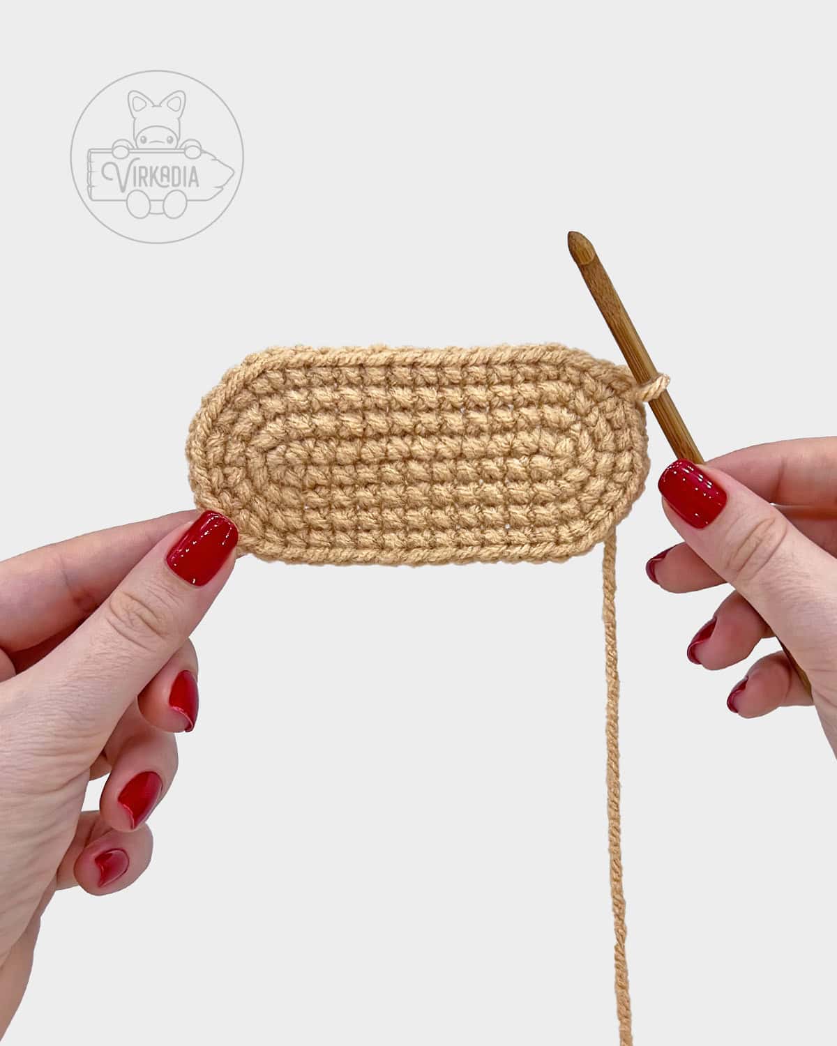 free amigurumi pattern tutorial of how the top of the bun should look