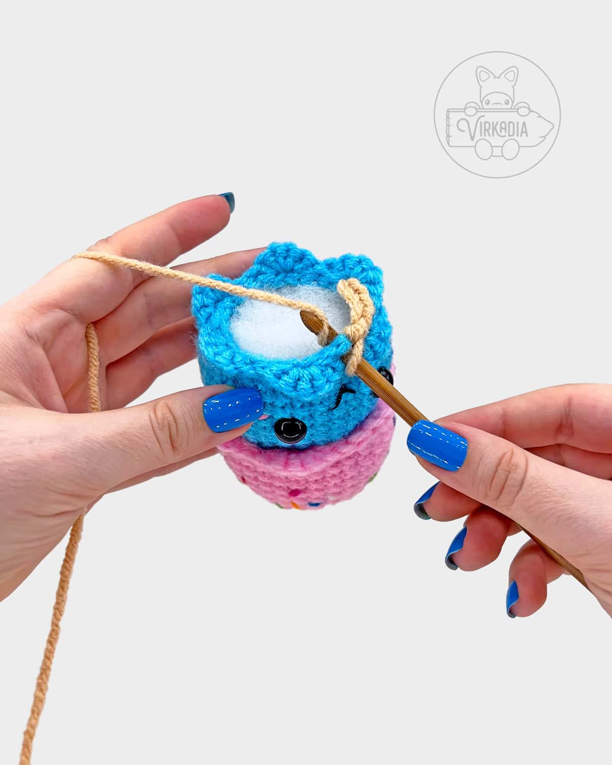 free crochet ice cream cone amigurumi pattern tutorial of how to start the cone