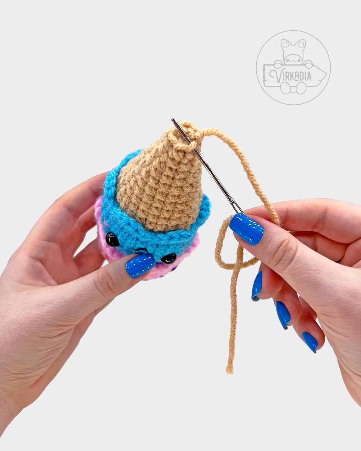 free crochet ice cream cone amigurumi pattern tutorial of how to sew the bottom closed