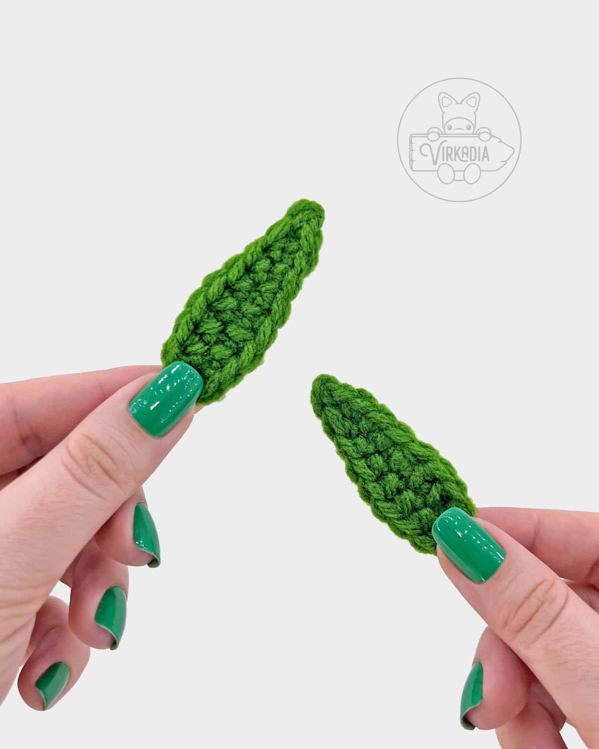 flower amigurumi pattern tutorial of how the finished leaves should look