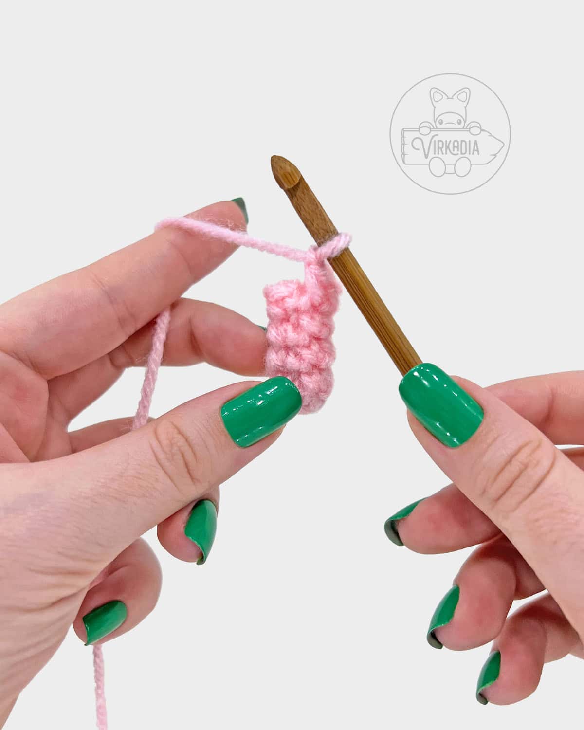 free plant amigurumi pattern tutorial of how the flower should look after round 5