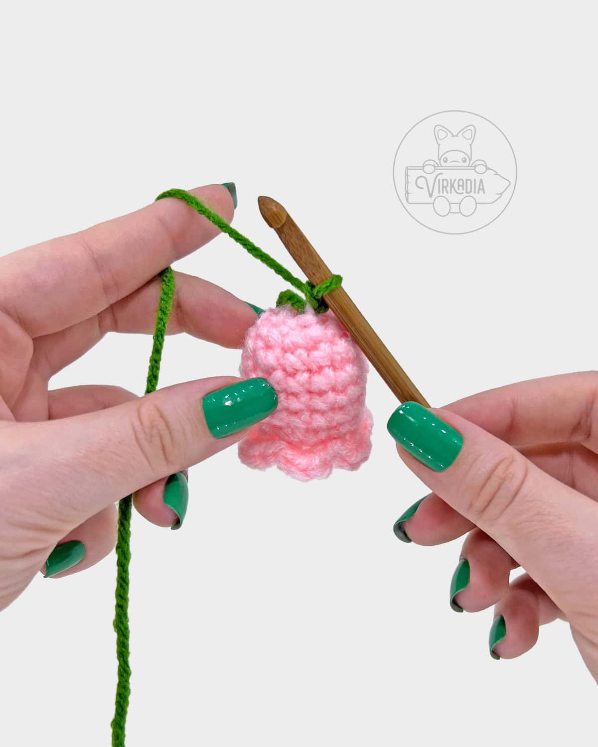 free flower amigurumi pattern tutorial of how to attach a new yarn color for the stem