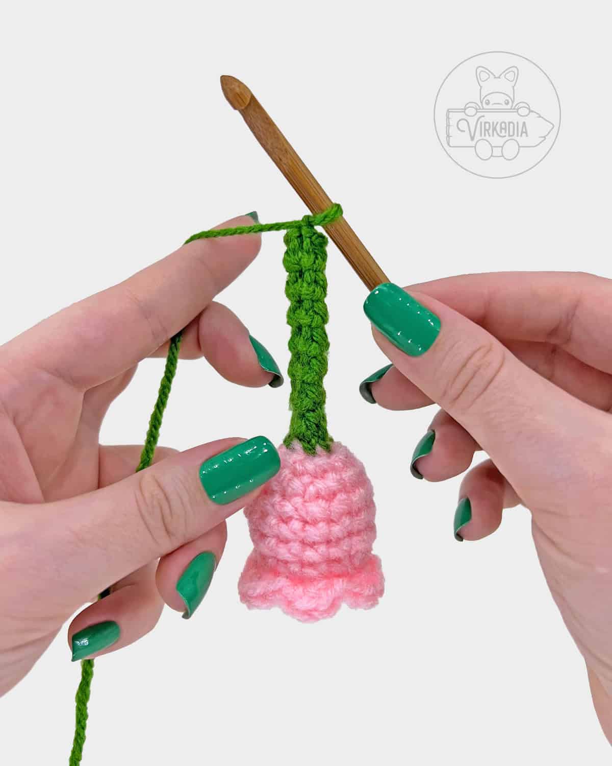 free flower amigurumi pattern tutorial of how to the stem should look after round 8