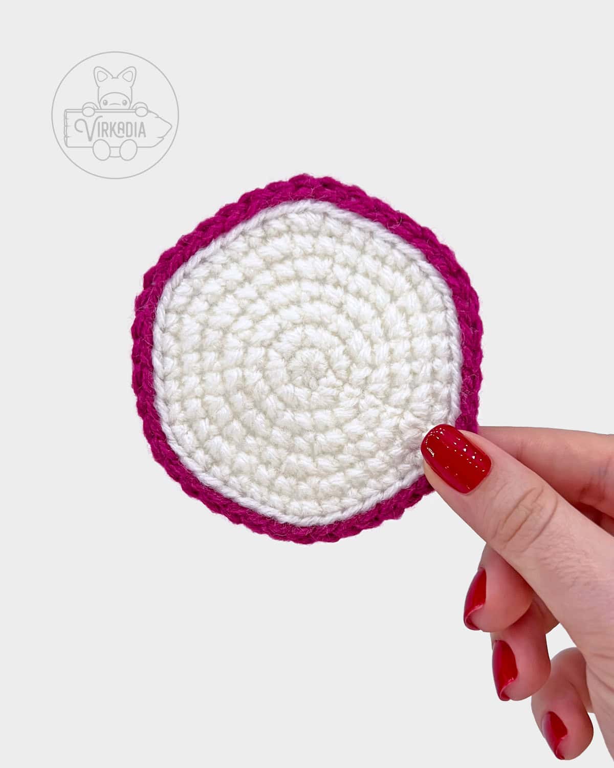 free amigurumi pattern tutorial of how the onion should look before adding rings