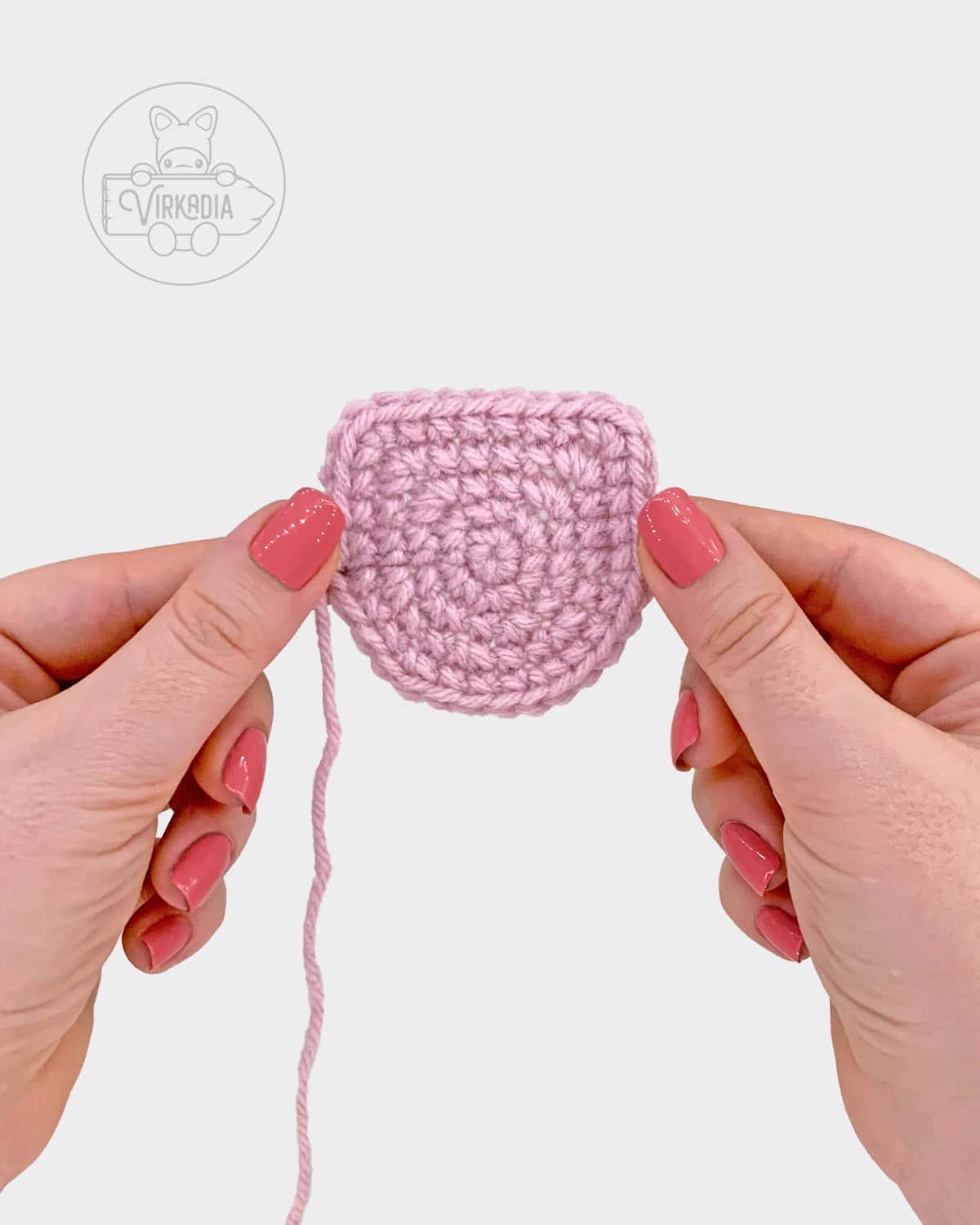 free amigurumi pattern tutorial of how the top of the head should look