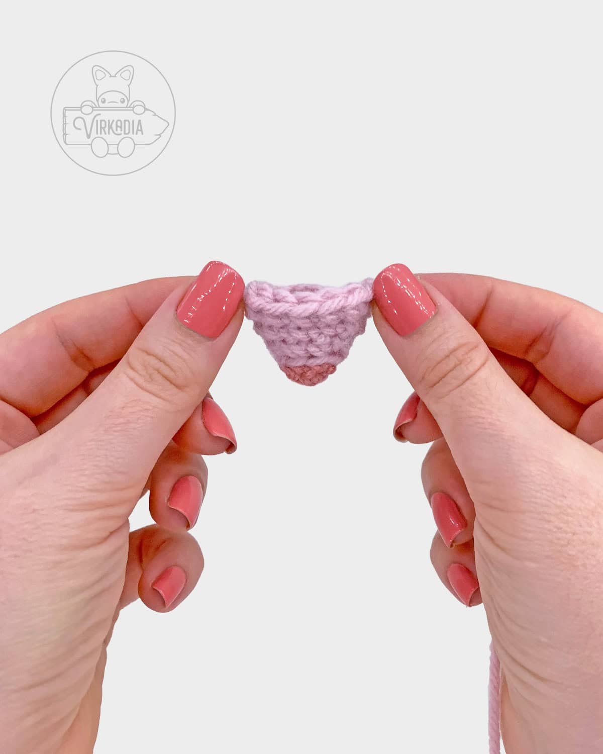 free amigurumi pattern tutorial of how the leg should look