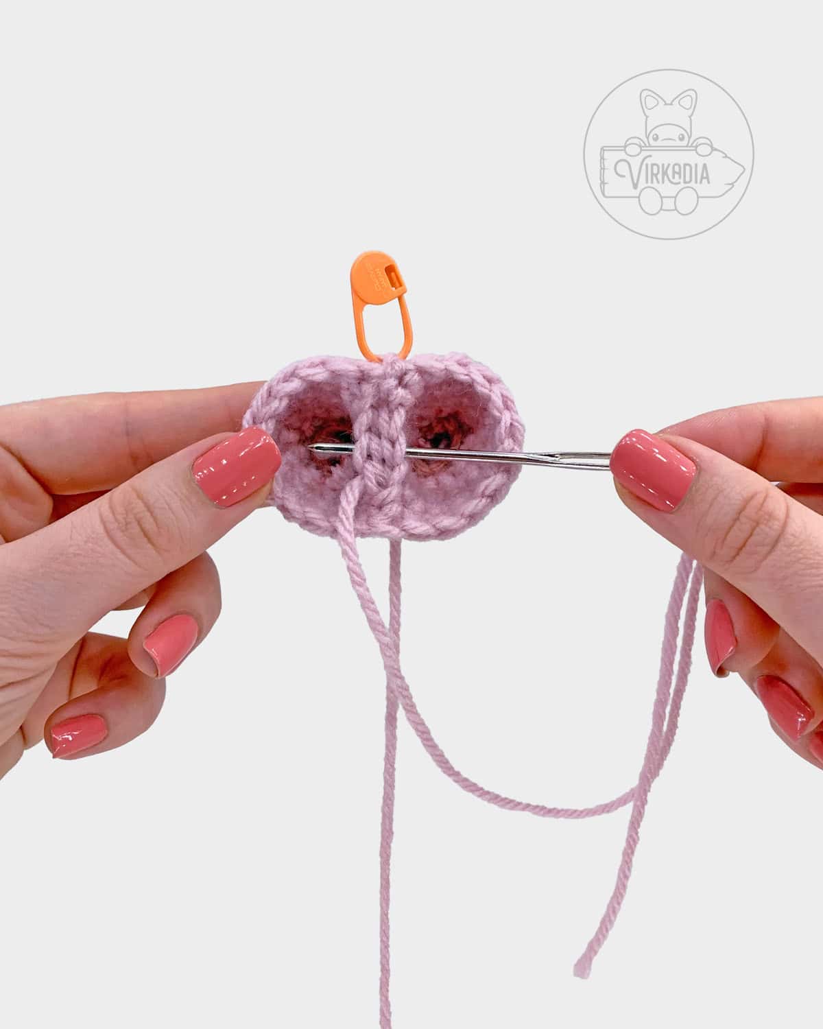 free amigurumi pattern tutorial of how to sew the legs together