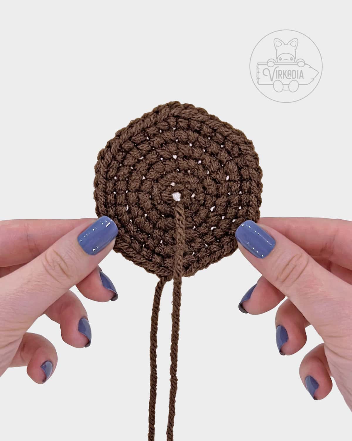 free plant amigurumi pattern tutorial of how the dirt should look