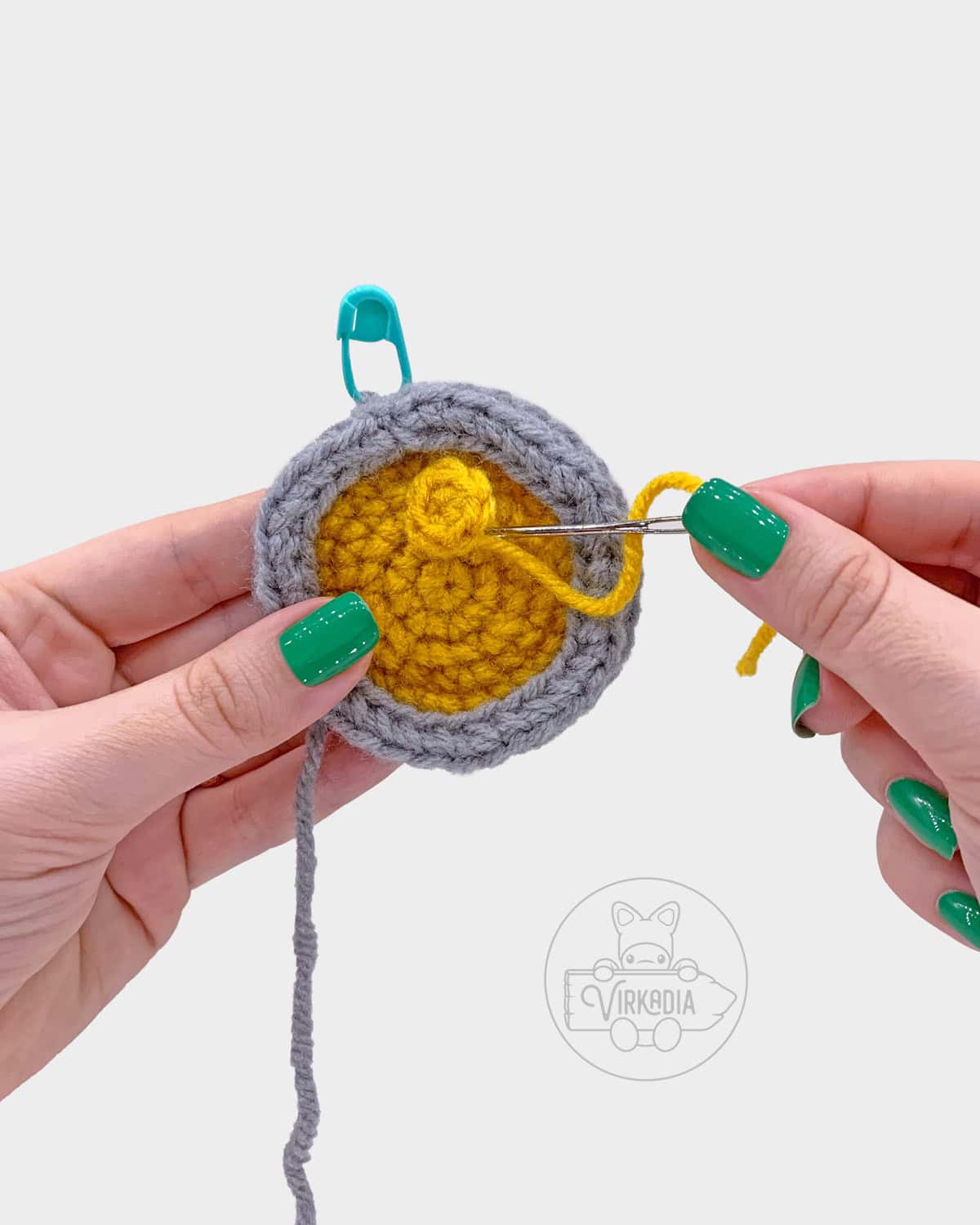 free amigurumi pattern tutorial of how to sew on coins