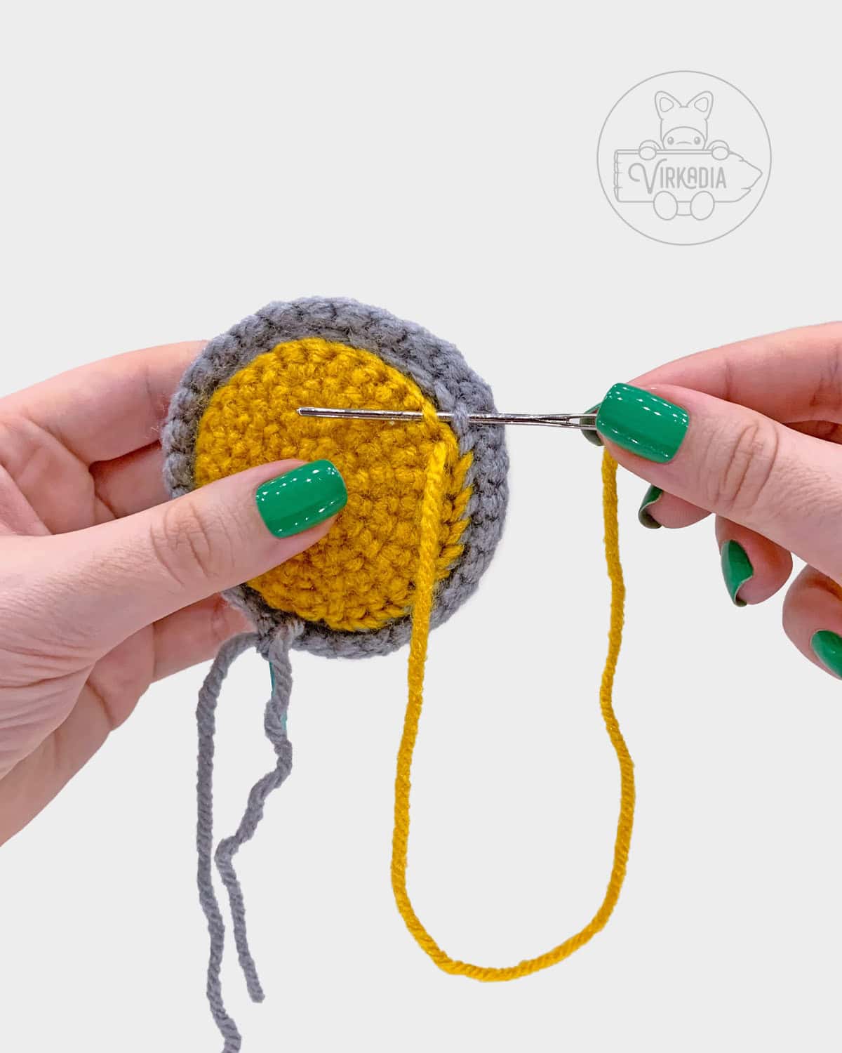 free amigurumi pattern tutorial of how to sew the rim