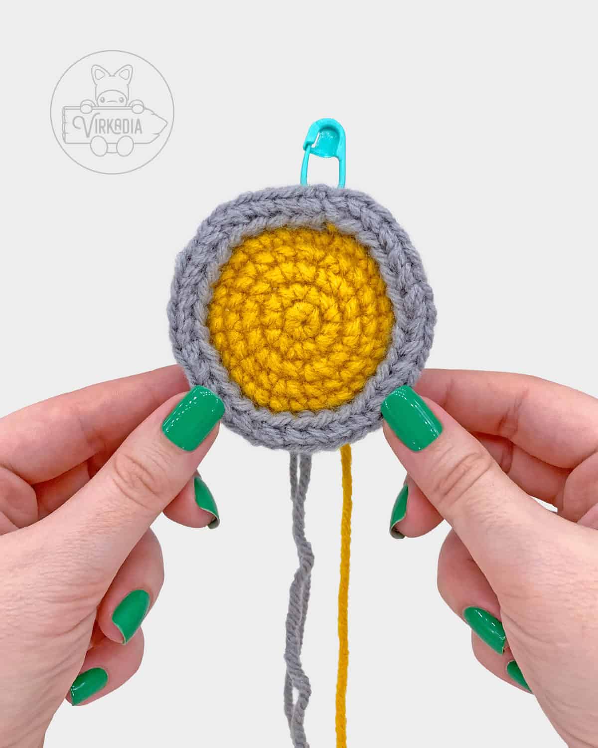 free amigurumi pattern tutorial of how the top should look