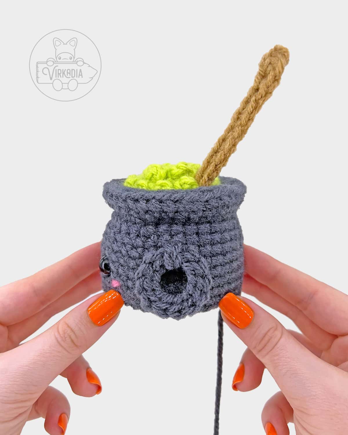 free crochet potion cauldron amigurumi tutorial of how the attached handles should look