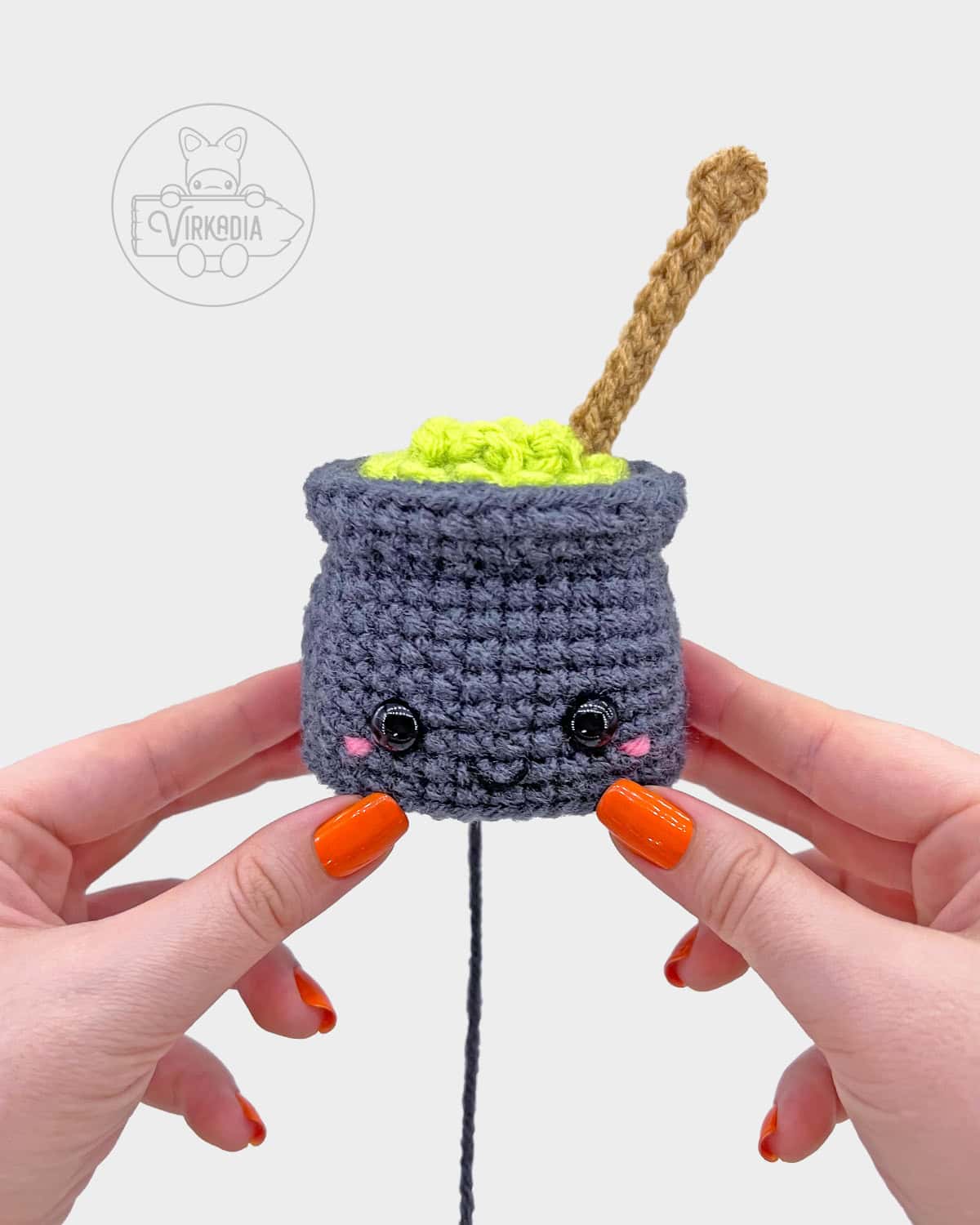 free crochet potion cauldron amigurumi tutorial of how the face should look