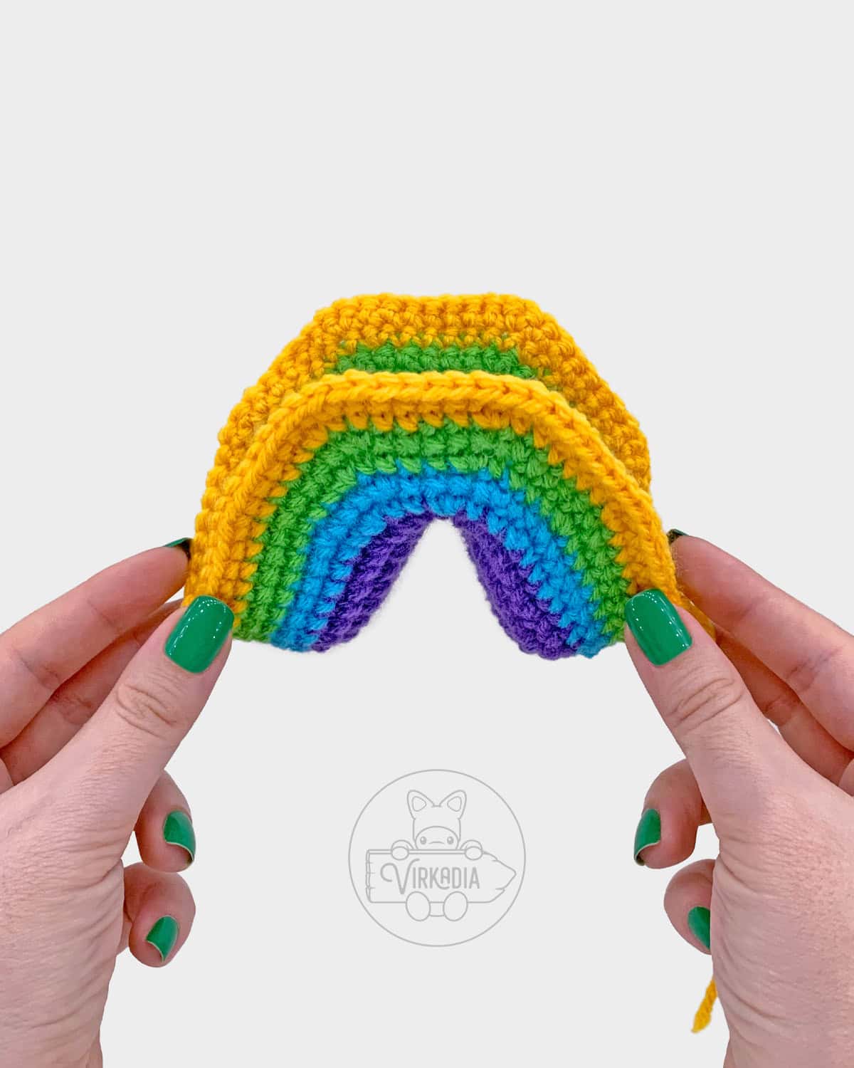 free crochet rainbow amigurumi pattern tutorial of what the yellow and green rounds should look like