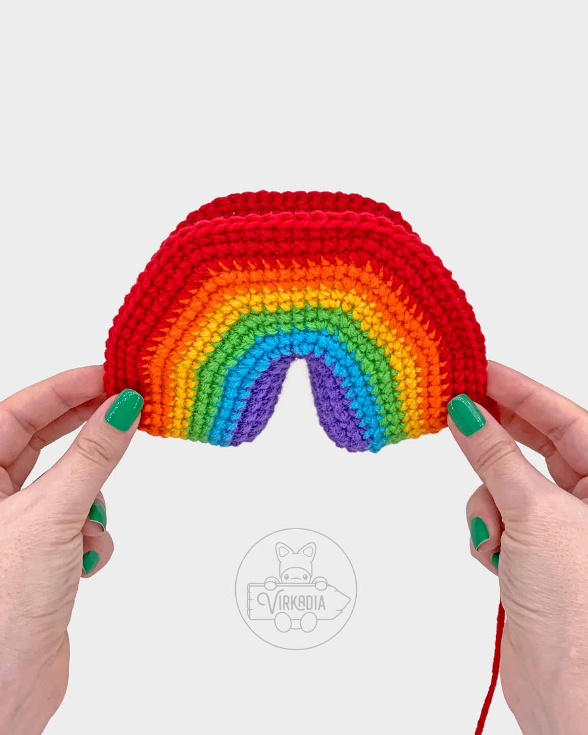 free crochet rainbow amigurumi pattern tutorial of what the red and orange rounds should look like