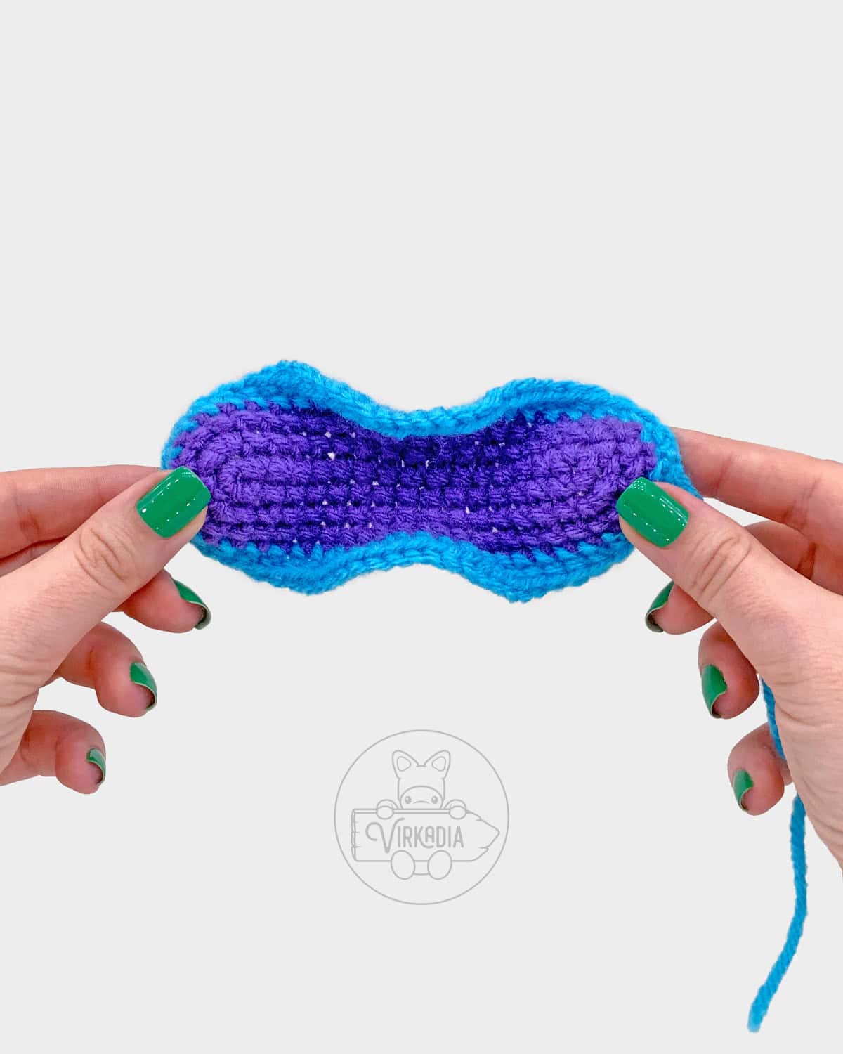 free amigurumi pattern tutorial of what the blue and purple rounds should look like