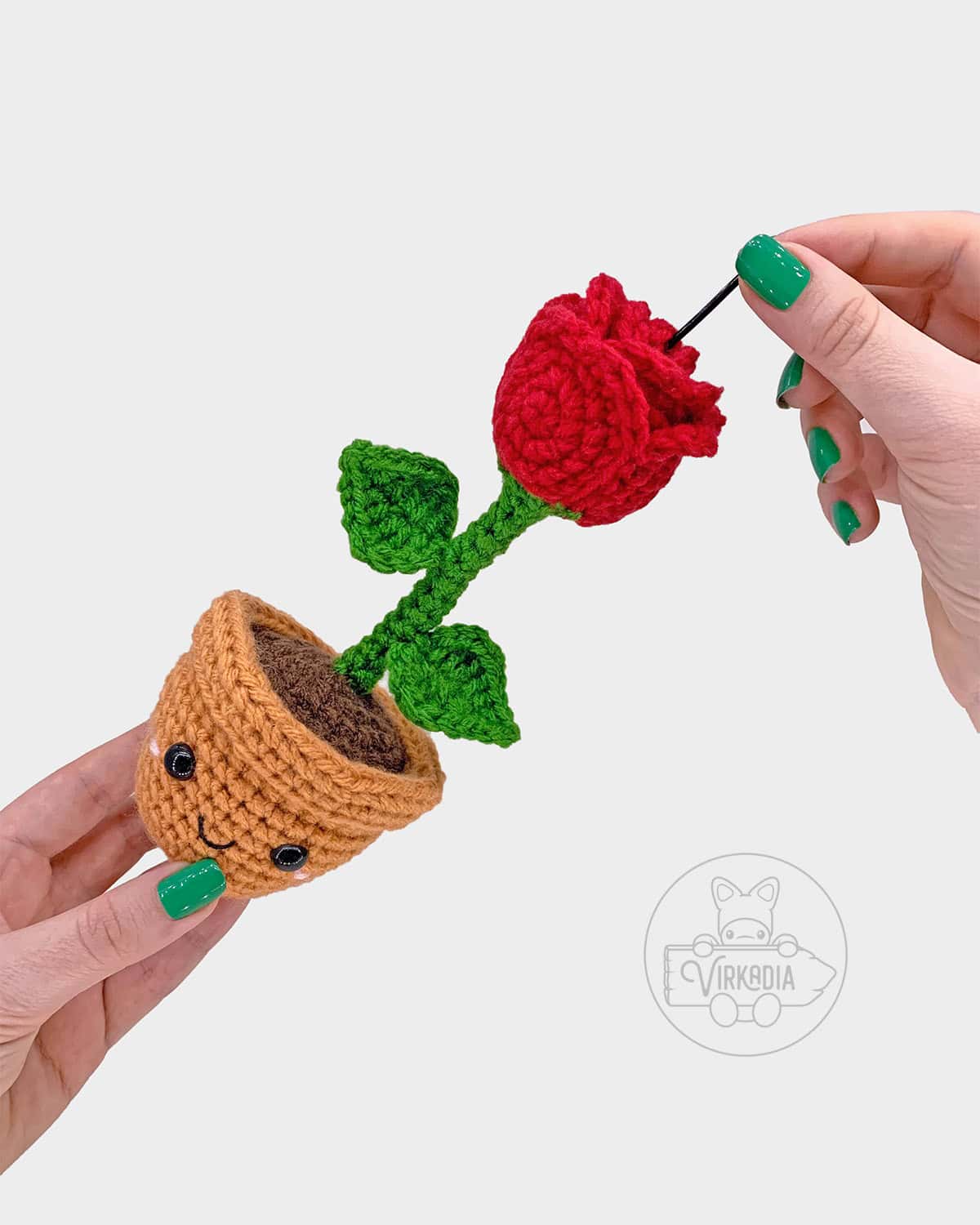 free crochet rose amigurumi pattern tutorial demonstration of how to add the wire into the flower