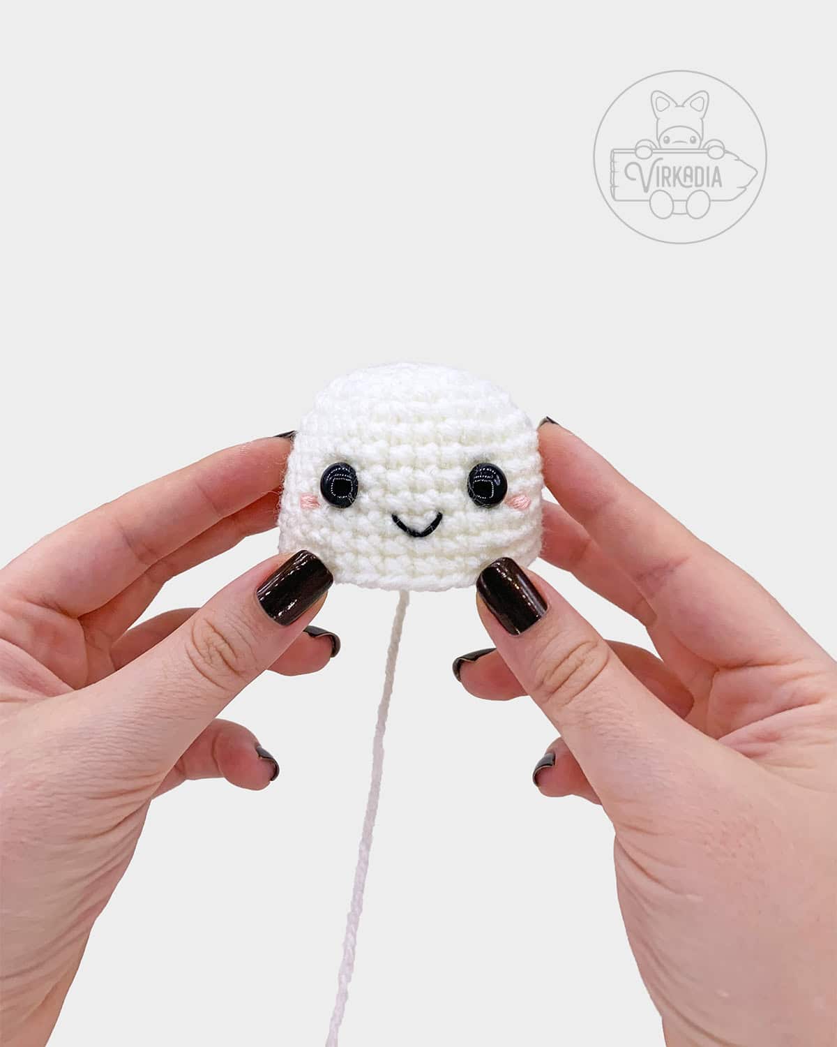free amigurumi tutorial of where to embroider the face on the marshmallow