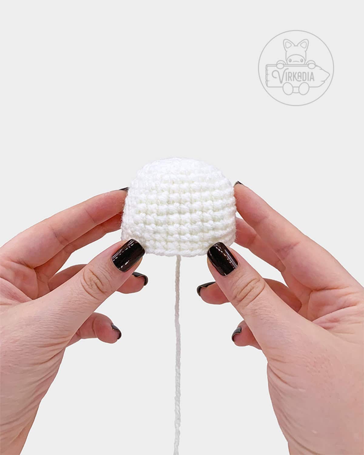 free amigurumi tutorial of how the marshmallow should look before adding the face