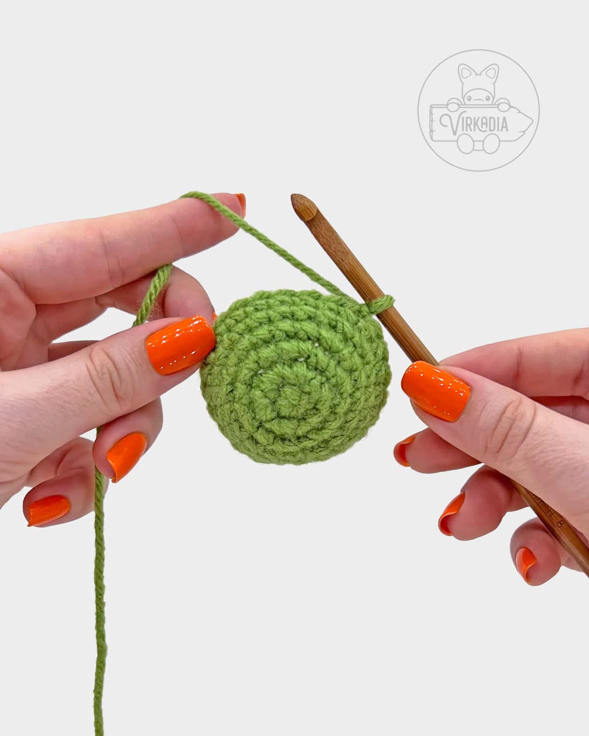 free amigurumi pattern tutorial of how the bottom of the body should look