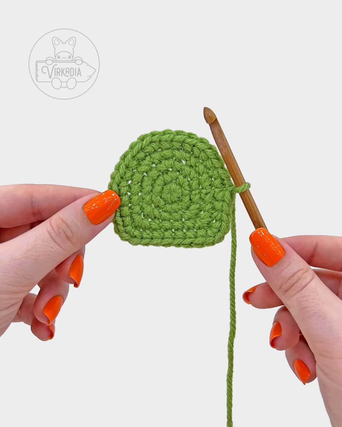 free amigurumi pattern tutorial of how the top of the head should look