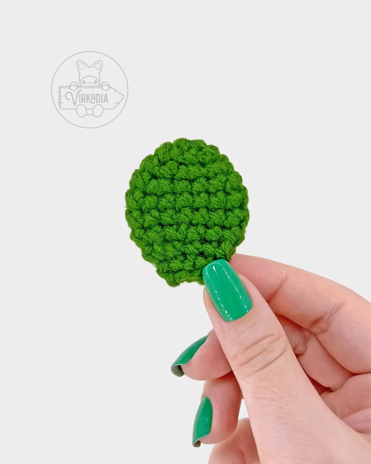 crochet succulent amigurumi pattern tutorial of how the large leaf should look