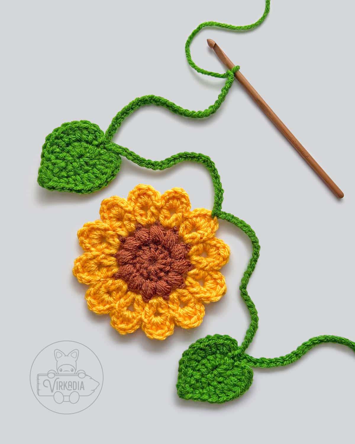 free sunflower garland pattern tutorial of how to attach the flower motifs into a wall hanging