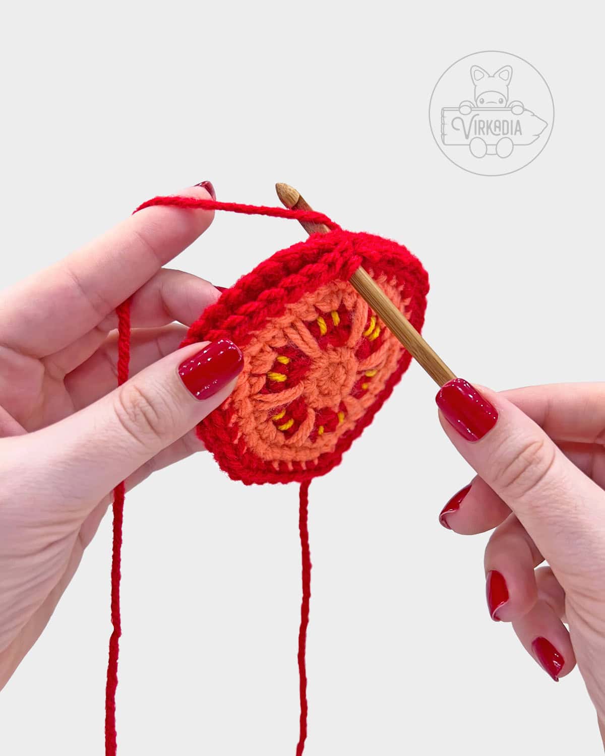free crochet hamburger amigurumi pattern tutorial of how to join the tomato slices together