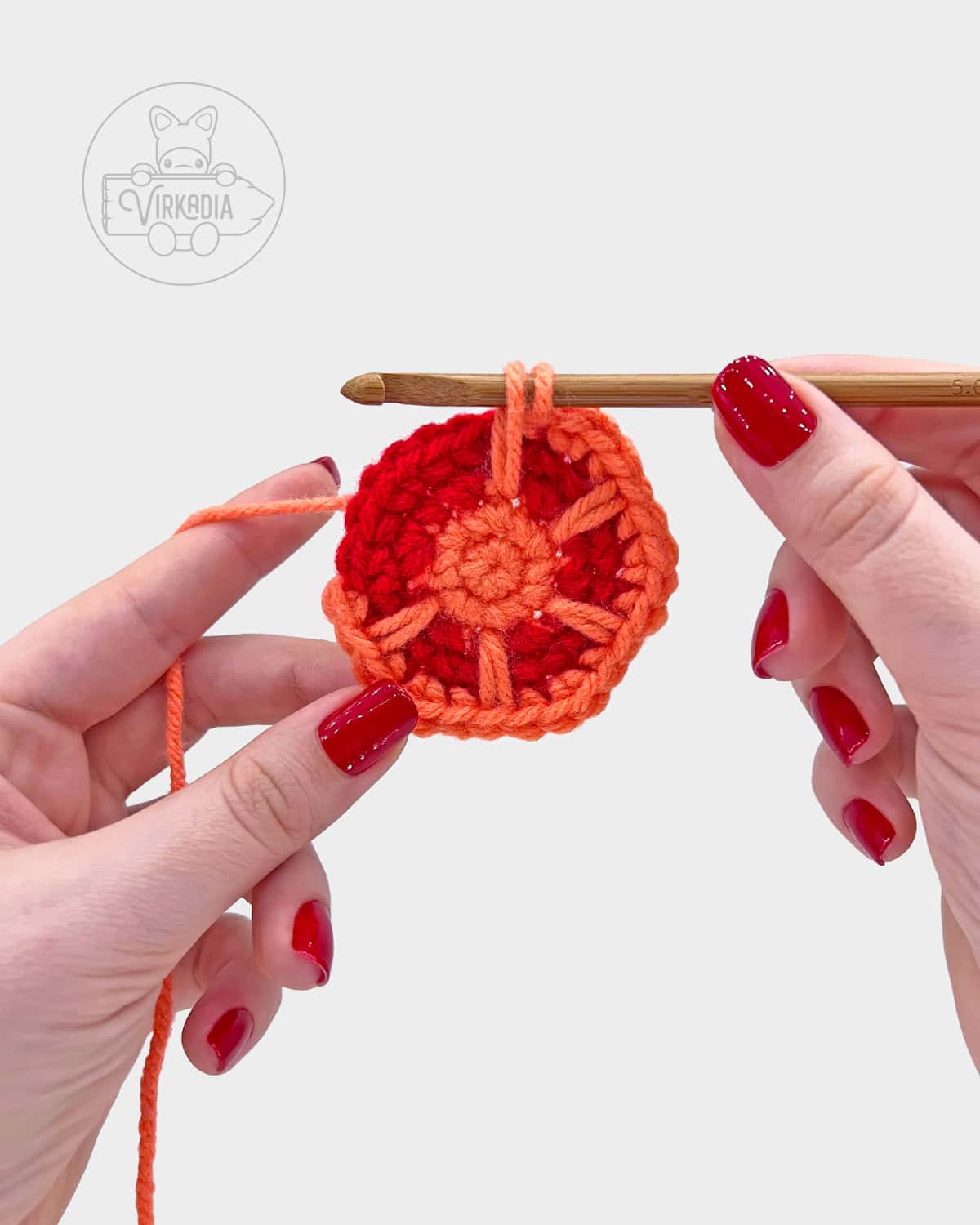 free amigurumi pattern tutorial of how to do the spike stitch on the tomato