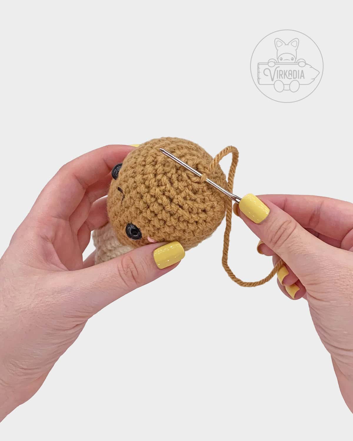 free crochet turkey leg amigurumi pattern tutorial of how to sew the bottom closed
