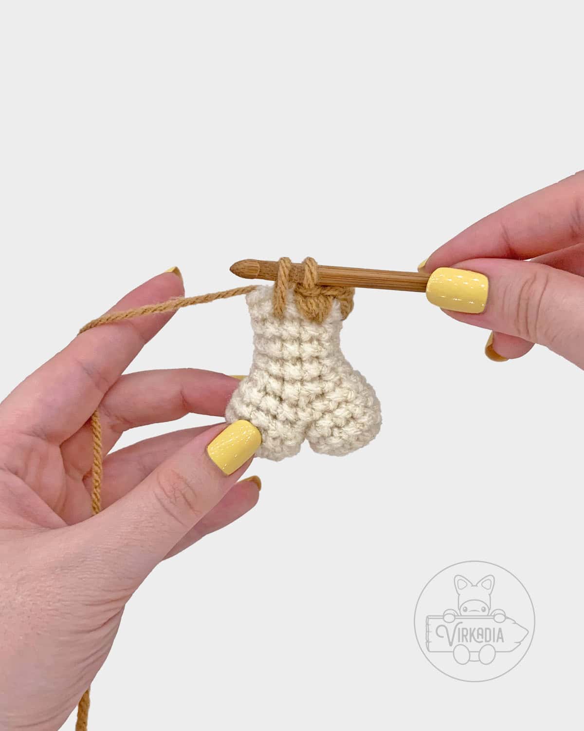 free crochet turkey leg amigurumi pattern tutorial of how to do the spike stitch on the bone
