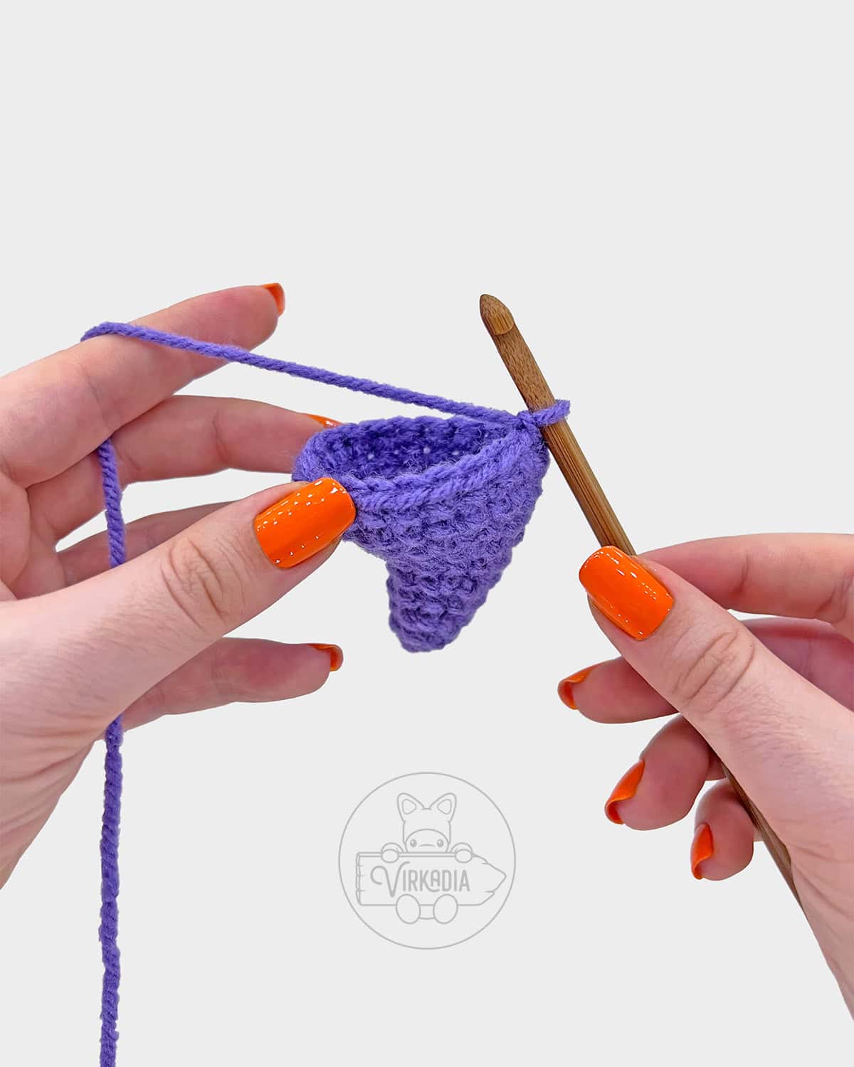 free amigurumi tutorial of how the first 10 rounds should look