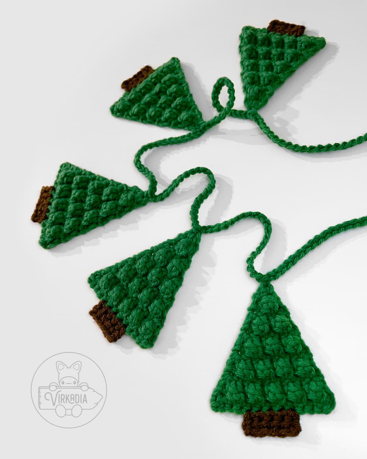 wide shot of free crochet pine tree garland for Christmas decorations, DIY holiday decor, and handmade gifts