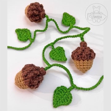 free mini crochet acorn garland with leaf motifs for DIY gifts, fall crafts, and homemade autumn decor
