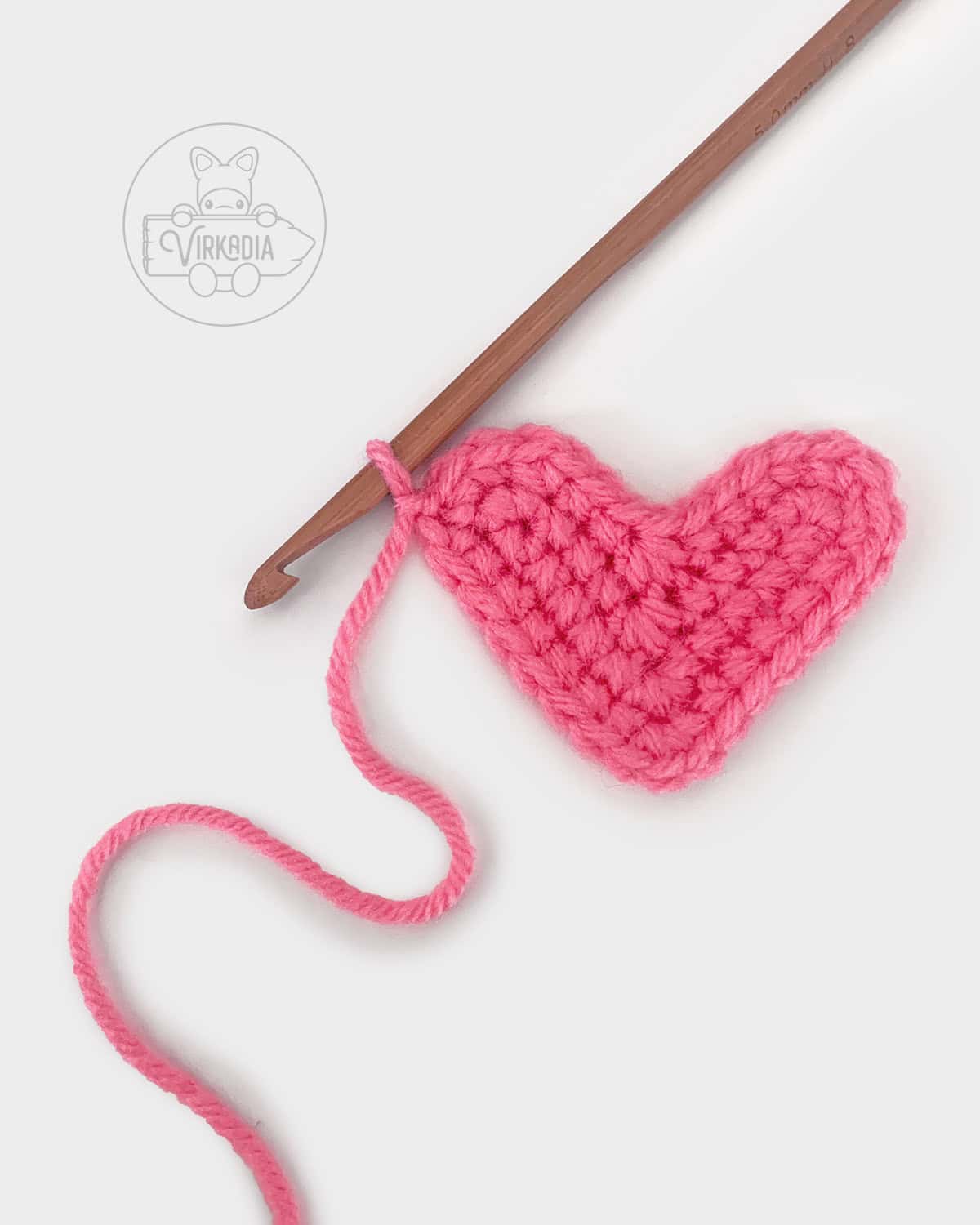 free crochet heart garland pattern tutorial of how round 2 of the motif should look