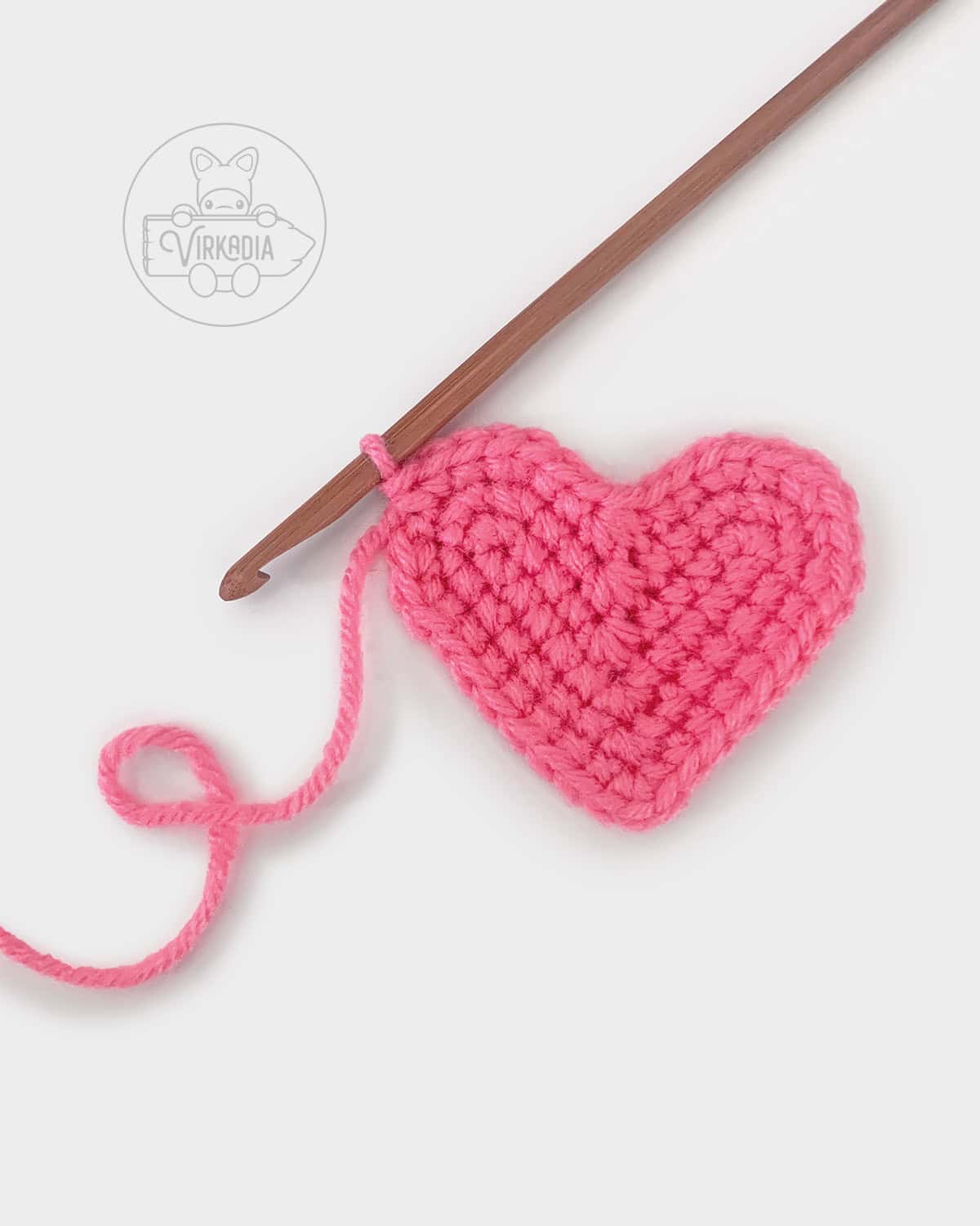 free crochet heart garland pattern tutorial of how round 3 of the motif should look