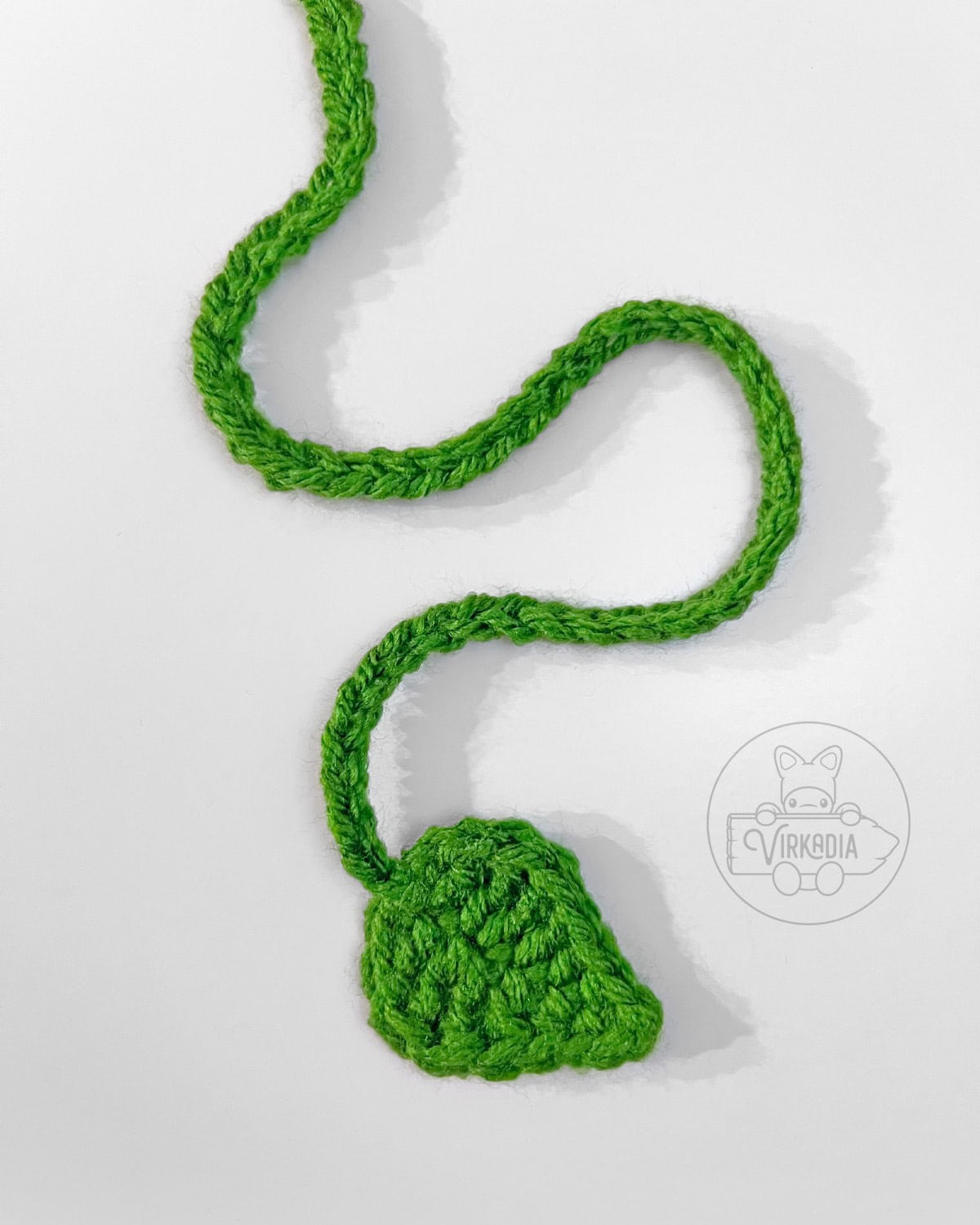 how the leaf motif with the string for bookmarks should look