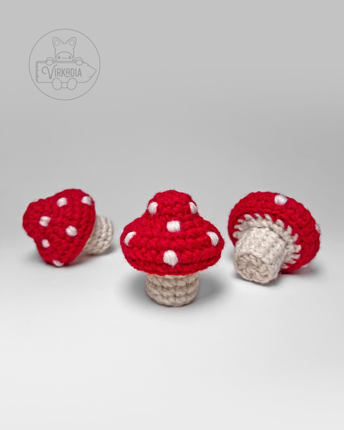 free mini crochet mushroom amigurumi for DIY gifts, fall crafts, and homemade autumn decor