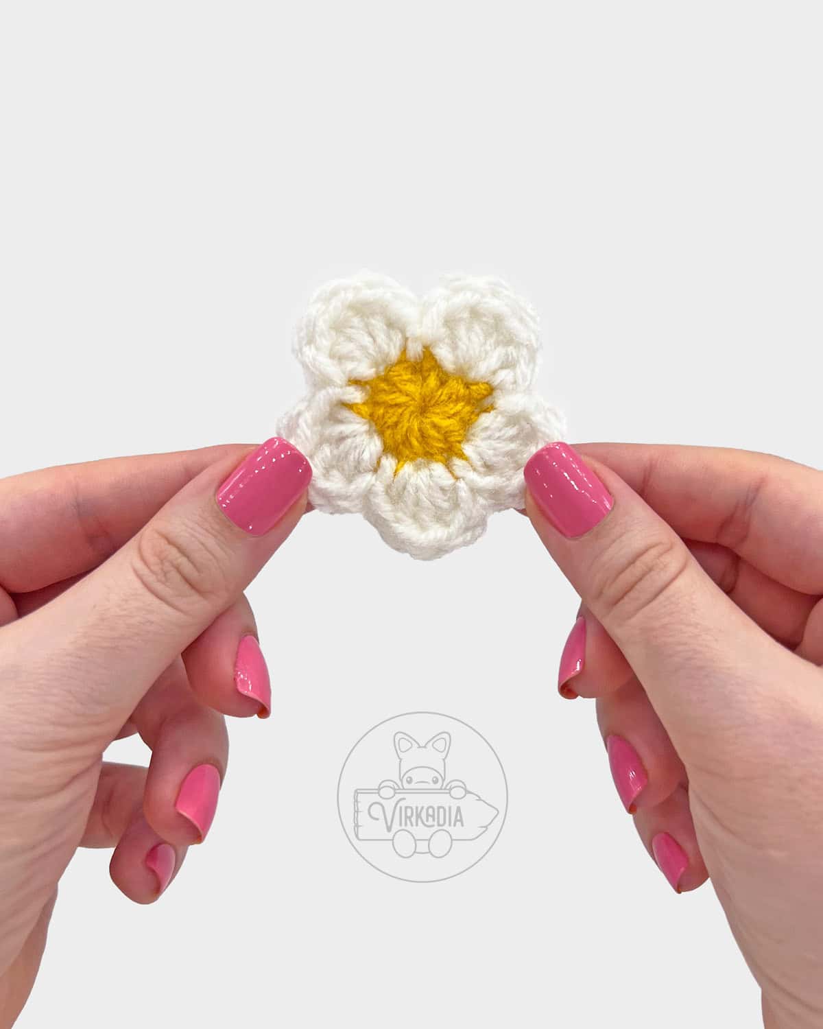 free crochet flower bookmark pattern tutorial of how the flower motif should look