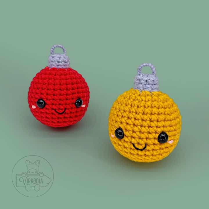 crochet ornament amigurumi plushies for Christmas decorations, DIY winter decor, and handmade holiday gifts