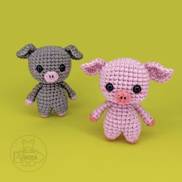free crochet pig amigurumi plushies for farmcore and cottagecore decorations, DIY gifts, animal decor, and spring crafts
