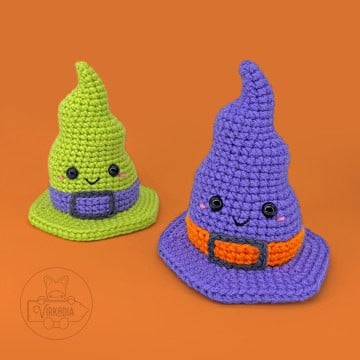free crochet witch hat amigurumi plushies for Halloween decorations, spooky home decor, and fall crafts, and DIY gifts